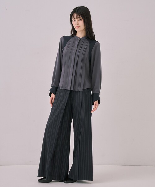 UNITED TOKYO（ユナイテッドトウキョウ）の「【WEB限定カラーあり】ピンタックバイカラーブラウス｜ウォッシャブル/オフィスカジュアル/オケージョン/細見え/通勤/冬服（シャツ/ブラウス・レディース・グレー/ベージュ/ネイビー・FREE）」の7枚目の写真