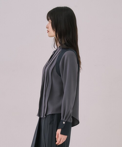 UNITED TOKYO（ユナイテッドトウキョウ）の「【WEB限定カラーあり】ピンタックバイカラーブラウス｜ウォッシャブル/オフィスカジュアル/オケージョン/細見え/通勤/冬服（シャツ/ブラウス・レディース・グレー/ベージュ/ネイビー・FREE）」の10枚目の写真