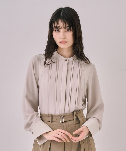 UNITED TOKYO（ユナイテッドトウキョウ）の「【WEB限定カラーあり】ピンタックバイカラーブラウス｜ウォッシャブル/オフィスカジュアル/オケージョン/細見え/通勤/冬服（シャツ/ブラウス・レディース・グレー/ベージュ/ネイビー・FREE）」の18枚目の写真