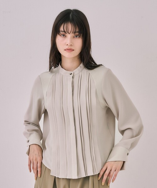 UNITED TOKYO（ユナイテッドトウキョウ）の「【WEB限定カラーあり】ピンタックバイカラーブラウス｜ウォッシャブル/オフィスカジュアル/オケージョン/細見え/通勤/冬服（シャツ/ブラウス・レディース・グレー/ベージュ/ネイビー・FREE）」の20枚目の写真