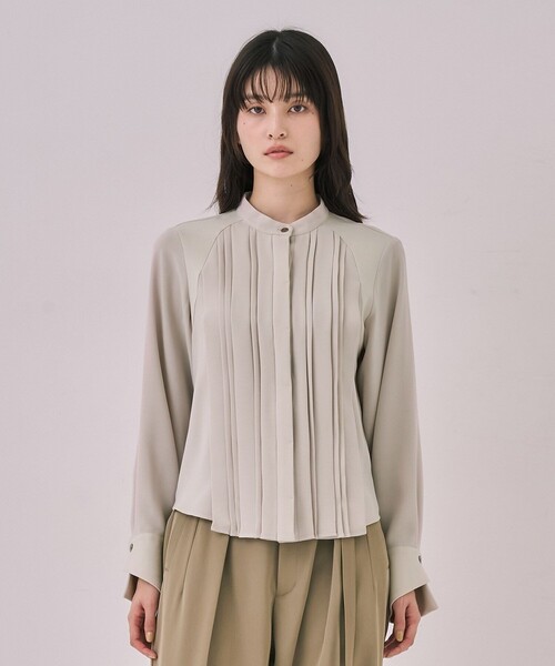 UNITED TOKYO（ユナイテッドトウキョウ）の「【WEB限定カラーあり】ピンタックバイカラーブラウス｜ウォッシャブル/オフィスカジュアル/オケージョン/細見え/通勤/冬服（シャツ/ブラウス・レディース・グレー/ベージュ/ネイビー・FREE）」の21枚目の写真