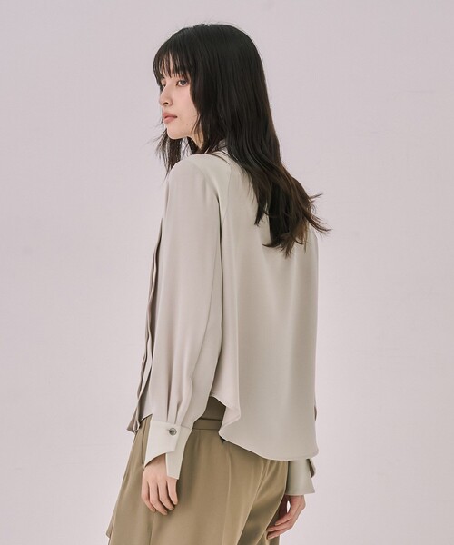 UNITED TOKYO（ユナイテッドトウキョウ）の「【WEB限定カラーあり】ピンタックバイカラーブラウス｜ウォッシャブル/オフィスカジュアル/オケージョン/細見え/通勤/冬服（シャツ/ブラウス・レディース・グレー/ベージュ/ネイビー・FREE）」の22枚目の写真