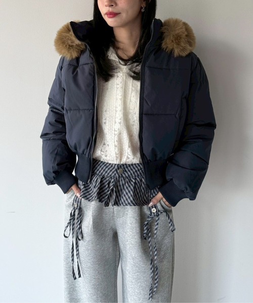 SANSeLF（サンセルフ）の「【SANSeLF】 ショートボリュームダウンジャケット saw25a059（ダウンジャケット/コート・レディース・ネイビー/ベージュ・FREE）」の2枚目の写真