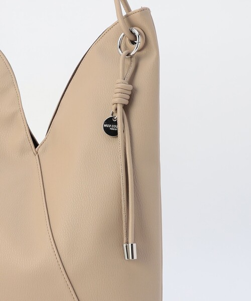 MICO COULIER（ミコクリエ）の「Vカットワンショルダーバッグ（ショルダーバッグ・レディース・ブラック/グレイッシュベージュ・FREE）」の16枚目の写真