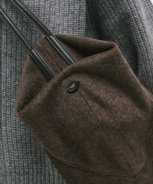 YURT（ユルト）の「NOCHE(WOOL)_2color（ショルダーバッグ・レディース・ダークブラウン/チャコール・FREE）」の7枚目の写真