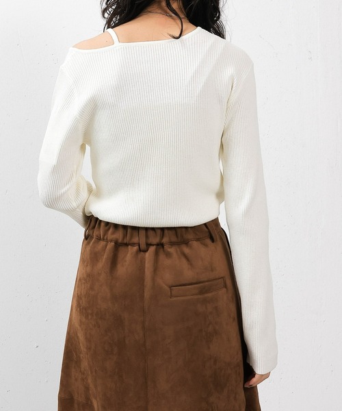 en CAnAF(エンカナフ)の「【上品に肌がのぞいて女っぽさが香る】ショルダースリットニットトップス(ニット/セーター・レディース・オフホワイト/ブラウン/レッド・フリー)」の8枚目の写真