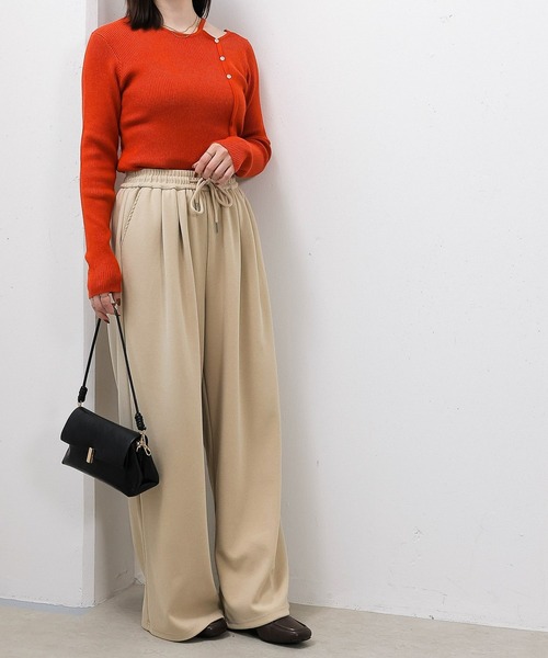 en CAnAF(エンカナフ)の「【上品に肌がのぞいて女っぽさが香る】ショルダースリットニットトップス(ニット/セーター・レディース・オフホワイト/ブラウン/レッド・フリー)」の16枚目の写真
