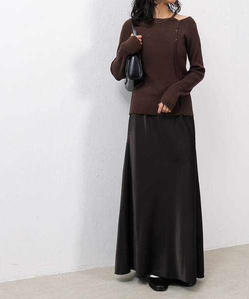 en CAnAF(エンカナフ)の「【上品に肌がのぞいて女っぽさが香る】ショルダースリットニットトップス(ニット/セーター・レディース・オフホワイト/ブラウン/レッド・フリー)」の11枚目の写真