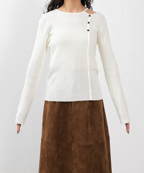 en CAnAF(エンカナフ)の「【上品に肌がのぞいて女っぽさが香る】ショルダースリットニットトップス(ニット/セーター・レディース・オフホワイト/ブラウン/レッド・フリー)」の17枚目の写真