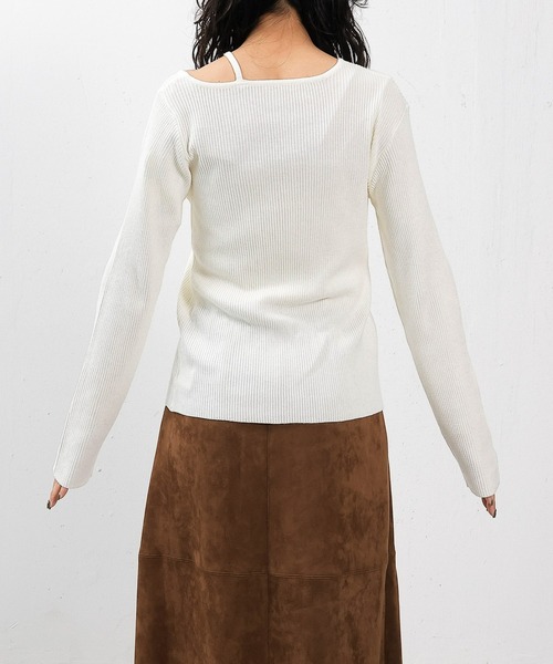 en CAnAF(エンカナフ)の「【上品に肌がのぞいて女っぽさが香る】ショルダースリットニットトップス(ニット/セーター・レディース・オフホワイト/ブラウン/レッド・フリー)」の20枚目の写真