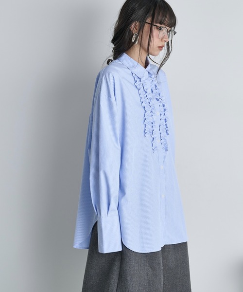 THE YOn(ザヨン)の「フリルアクセントロングカフストライプシャツ(シャツ/ブラウス・レディース・サックスブルー/グレイッシュベージュ/チャコールグレー・FREE)」の13枚目の写真