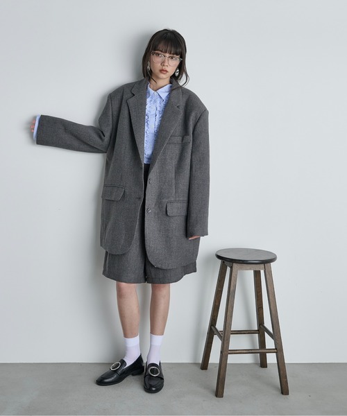 THE YOn(ザヨン)の「フリルアクセントロングカフストライプシャツ(シャツ/ブラウス・レディース・サックスブルー/グレイッシュベージュ/チャコールグレー・FREE)」の22枚目の写真