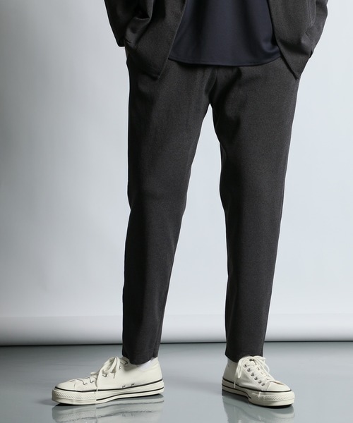 The DUFFER of ST.GEORGE(ザダファーオブセントジョージ)の「【WEB限定アイテム】SOFT CHILL KNIT RELAX PANTS:セットアップ リラックス ニットパンツ(その他パンツ・メンズ・チャコールグレー/ブラック・MEDIUM/LARGE/X-LARGE)」の5枚目の写真