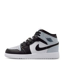 JORDAN BRAND(�W���[�_���u�����h)�̃G�A �W���[�_�� 1 MID �W���j�A�V���[�Y / Air Jordan 1 Mid Big Kids' Shoes DQ8423-002 Black(�X�j�[�J�[)
