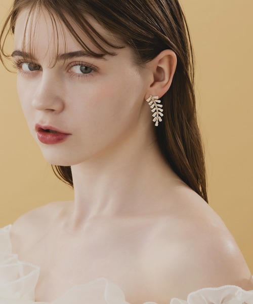 LA MUe(ラミュー)の「【LA MUE】シルバー925ポスト リーフ ビジューピアス(ピアス(両耳用)・レディース・シルバー/ゴールド・FREE)」の5枚目の写真