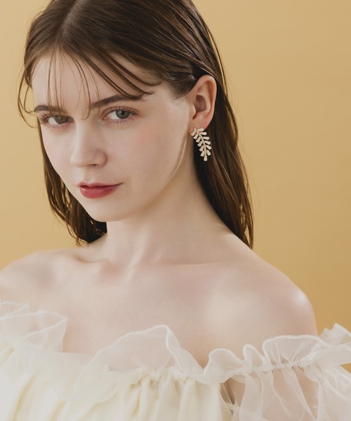 LA MUe(ラミュー)の「【LA MUE】シルバー925ポスト リーフ ビジューピアス(ピアス(両耳用)・レディース・シルバー/ゴールド・FREE)」の6枚目の写真