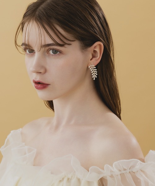 LA MUe(ラミュー)の「【LA MUE】シルバー925ポスト リーフ ビジューピアス(ピアス(両耳用)・レディース・シルバー/ゴールド・FREE)」の7枚目の写真