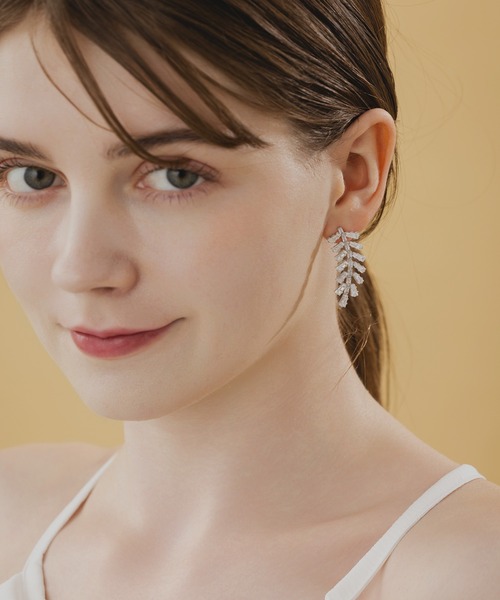 LA MUe(ラミュー)の「【LA MUE】シルバー925ポスト リーフ ビジューピアス(ピアス(両耳用)・レディース・シルバー/ゴールド・FREE)」の8枚目の写真