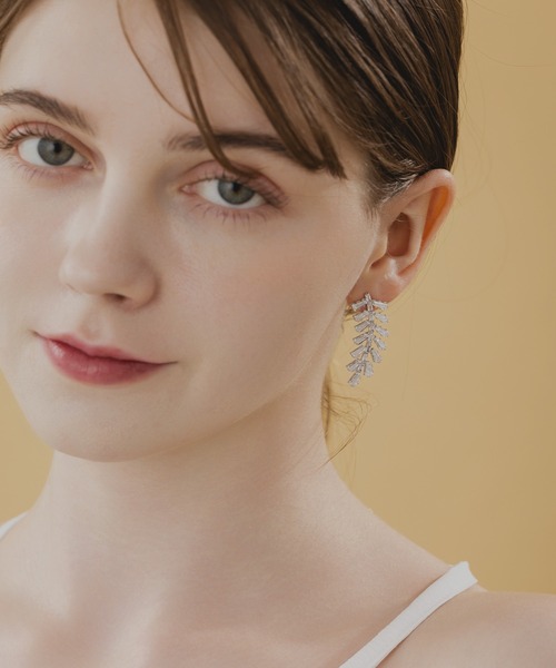LA MUe(ラミュー)の「【LA MUE】シルバー925ポスト リーフ ビジューピアス(ピアス(両耳用)・レディース・シルバー/ゴールド・FREE)」の9枚目の写真