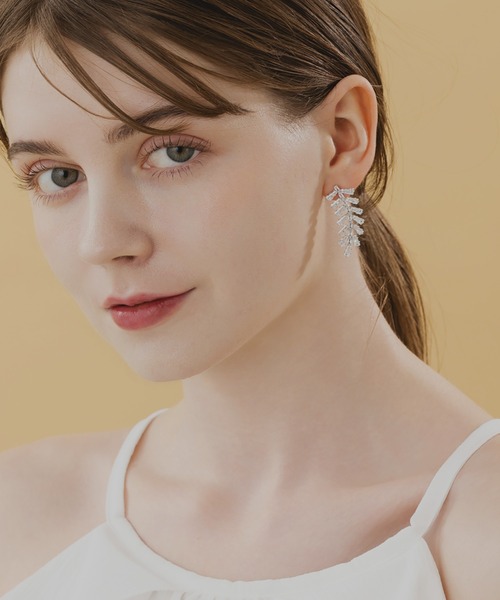 LA MUe(ラミュー)の「【LA MUE】シルバー925ポスト リーフ ビジューピアス(ピアス(両耳用)・レディース・シルバー/ゴールド・FREE)」の10枚目の写真