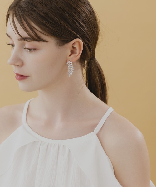LA MUe(ラミュー)の「【LA MUE】シルバー925ポスト リーフ ビジューピアス(ピアス(両耳用)・レディース・シルバー/ゴールド・FREE)」の11枚目の写真