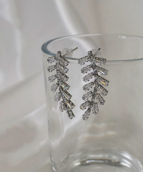 LA MUe(ラミュー)の「【LA MUE】シルバー925ポスト リーフ ビジューピアス(ピアス(両耳用)・レディース・シルバー/ゴールド・FREE)」の12枚目の写真