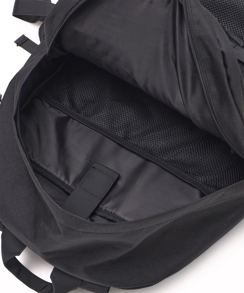 KiU（キウ）の「エブリディバックパック 15インチPC対応 (34L)（バックパック/リュック・レディース・ブラック/サンドベージュ・FREE）」の16枚目の写真