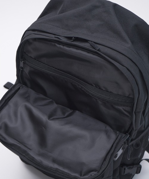 KiU（キウ）の「エブリディバックパック 15インチPC対応 (34L)（バックパック/リュック・レディース・ブラック/サンドベージュ・FREE）」の15枚目の写真