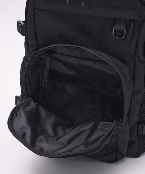 KiU（キウ）の「エブリディバックパック 15インチPC対応 (34L)（バックパック/リュック・レディース・ブラック/サンドベージュ・FREE）」の17枚目の写真