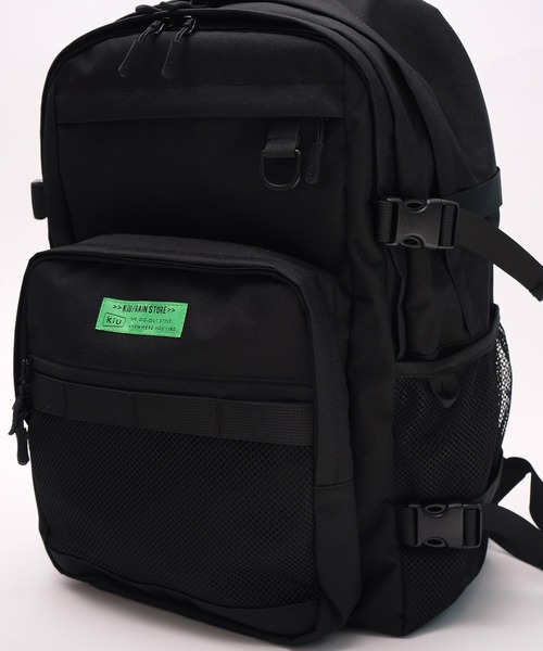 KiU（キウ）の「エブリディバックパック 15インチPC対応 (34L)（バックパック/リュック・レディース・ブラック/サンドベージュ・FREE）」の13枚目の写真