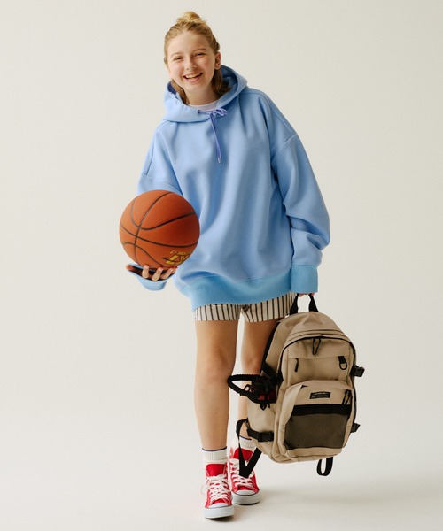 KiU（キウ）の「エブリディバックパック 15インチPC対応 (34L)（バックパック/リュック・レディース・ブラック/サンドベージュ・FREE）」の9枚目の写真