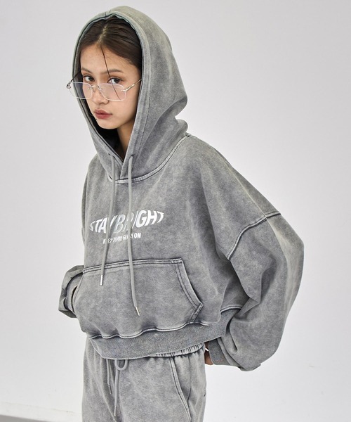 ANAP（アナップ）の「ウォッシュ加工 メタルプリント スウェット フーディー（パーカー・レディース・ブラック/ブルー/グレー・F）」の3枚目の写真