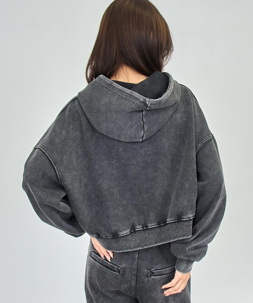 ANAP（アナップ）の「ウォッシュ加工 メタルプリント スウェット フーディー（パーカー・レディース・ブラック/ブルー/グレー・F）」の7枚目の写真