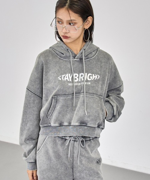 ANAP（アナップ）の「ウォッシュ加工 メタルプリント スウェット フーディー（パーカー・レディース・ブラック/ブルー/グレー・F）」の10枚目の写真