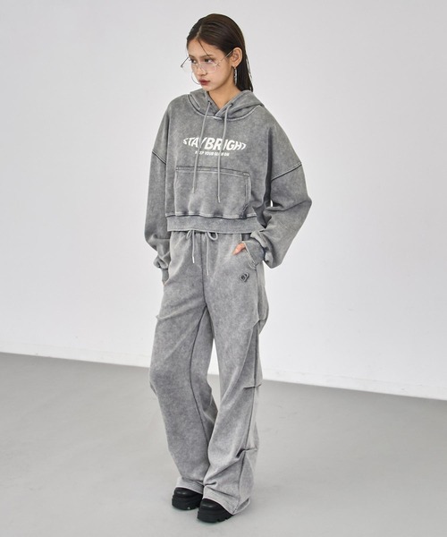 ANAP（アナップ）の「ウォッシュ加工 メタルプリント スウェット フーディー（パーカー・レディース・ブラック/ブルー/グレー・F）」の12枚目の写真