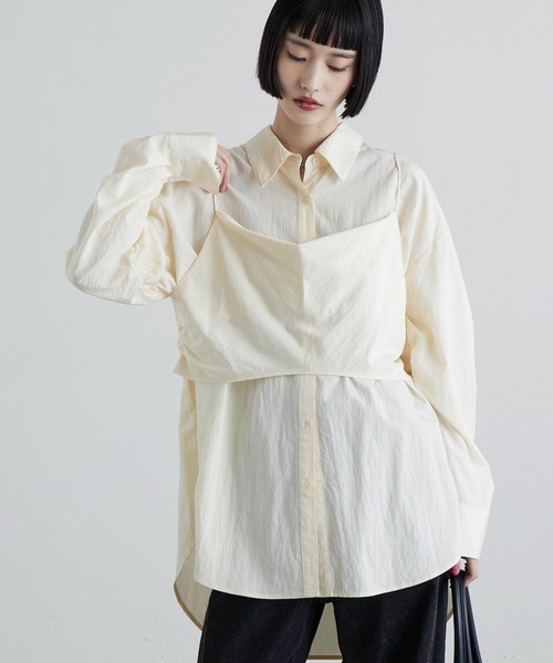 Lui's（ルイス）の「サテンキャミセットルーズシャツ（シャツ/ブラウス・レディース・アイボリー/ブラック/ブラウン・FREE）」の2枚目の写真