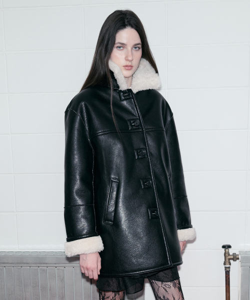 ROLAROLA(ロラロラ)の「LEATHER SHEERING JACKET BLACK(ムートンコート・レディース・ブラック・FREE)」の2枚目の写真