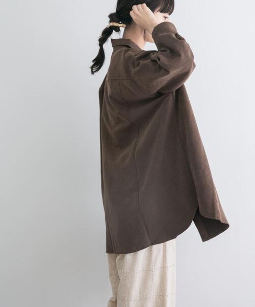 ITEMS URBANRESEARCH(アイテムズ アーバンリサーチ)の「ピーチスキンシャツ(シャツ/ブラウス・レディース・ブラウン/スミクロ/ベージュ・FREE)」の2枚目の写真