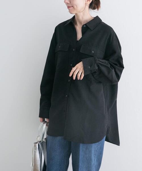 ITEMS URBANRESEARCH(アイテムズ アーバンリサーチ)の「ピーチスキンシャツ(シャツ/ブラウス・レディース・ブラウン/スミクロ/ベージュ・FREE)」の1枚目の写真
