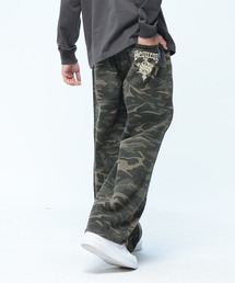 SEQUENZ（シークエンズ）の「SEQUENZ (シークエンズ) ワイドパンツ 迷彩 カモフラ レオパード ボトムス 総柄 ロゴ刺繍 T26170000（デニムパンツ）」