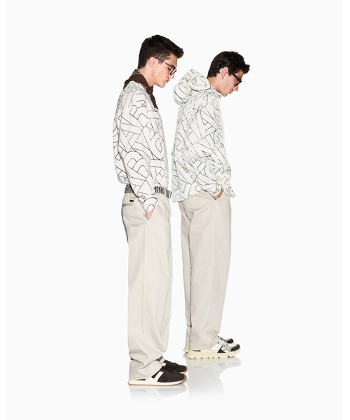 ARMANI EXCHANGE(アルマーニエクスチェンジ)の「【A|X アルマーニ エクスチェンジ】ダイアゴナルオールオーバーロゴ フーデッドナイロンジャケット(ナイロンジャケット・メンズ・アイボリー・X-SMALL/LARGE/X-LARGE/SMALL/MEDIUM)」の5枚目の写真