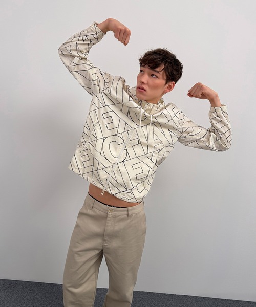 ARMANI EXCHANGE(アルマーニエクスチェンジ)の「【A|X アルマーニ エクスチェンジ】ダイアゴナルオールオーバーロゴ フーデッドナイロンジャケット(ナイロンジャケット・メンズ・アイボリー・X-SMALL/LARGE/X-LARGE/SMALL/MEDIUM)」の6枚目の写真