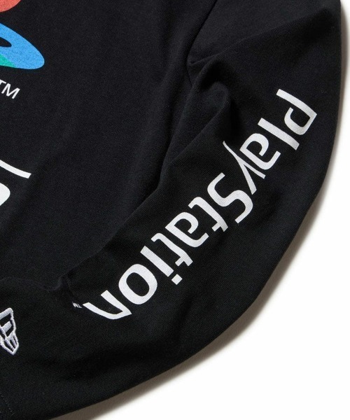 NEW ERA（ニューエラ）の「【NEW ERA】キッズ Youth 長袖 コットン Tシャツ PlayStation プレイステーション ファミリーマーク ニューエラロゴ / ブラック [SSL]（Tシャツ/カットソー・キッズ・ブラック・130/140/150/160）」の7枚目の写真