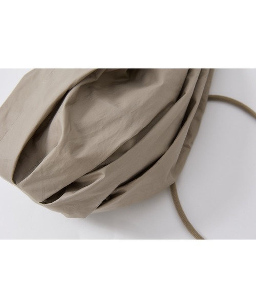 tageechita(タジチタ)の「【tageechita】ドロスト ギャザーショルダーバッグ(ショルダーバッグ・レディース・ブラック/ベージュ・FREE)」の20枚目の写真