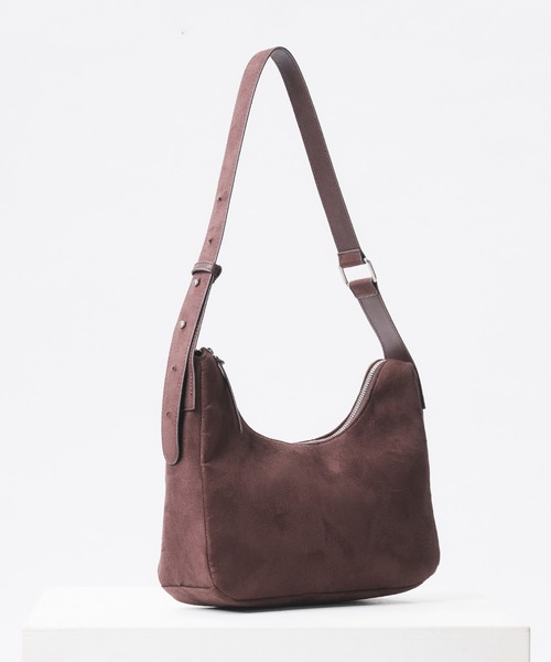 Adoon plain(アドーンプレーン)の「FAKE SUEDE HALF-MOON BAG / フェイクスエードハーフムーンバッグ(ショルダーバッグ・メンズ・ブラウン・FREE)」の13枚目の写真