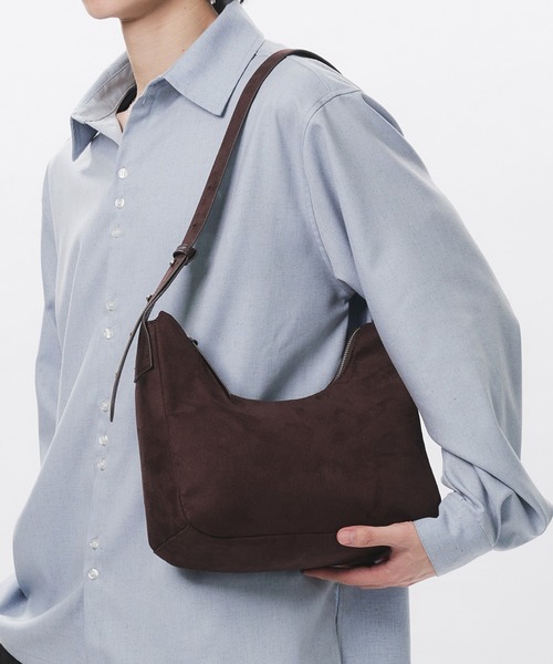 Adoon plain(アドーンプレーン)の「FAKE SUEDE HALF-MOON BAG / フェイクスエードハーフムーンバッグ(ショルダーバッグ・メンズ・ブラウン・FREE)」の18枚目の写真