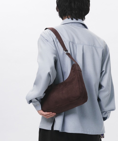 Adoon plain(アドーンプレーン)の「FAKE SUEDE HALF-MOON BAG / フェイクスエードハーフムーンバッグ(ショルダーバッグ・メンズ・ブラウン・FREE)」の20枚目の写真