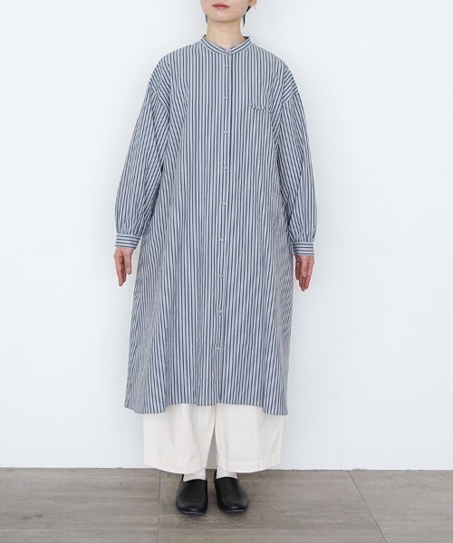 休日と詩(キュウジツトウタ)の「小さなポケットのロングシャツ(シャツ/ブラウス・レディース・ベージュ系その他/ブルー系その他・FREE)」の1枚目の写真