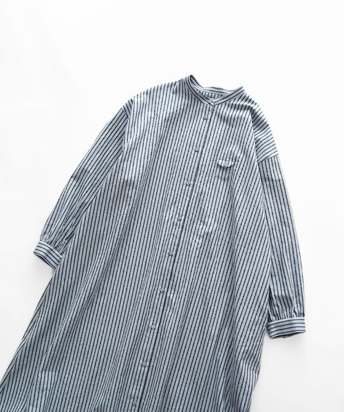 休日と詩(キュウジツトウタ)の「小さなポケットのロングシャツ(シャツ/ブラウス・レディース・ベージュ系その他/ブルー系その他・FREE)」の10枚目の写真