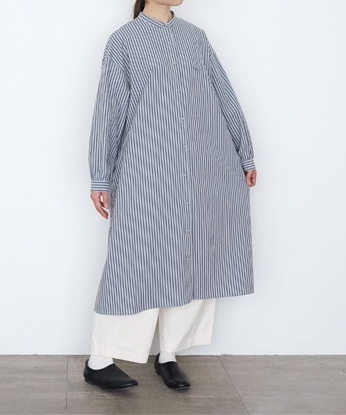 休日と詩(キュウジツトウタ)の「小さなポケットのロングシャツ(シャツ/ブラウス・レディース・ベージュ系その他/ブルー系その他・FREE)」の4枚目の写真